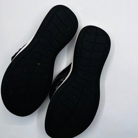 SIZE 10 Clarks Cloudsteppers Breeze Sea Black Patent Flip Fllops - Picture 8 of 8